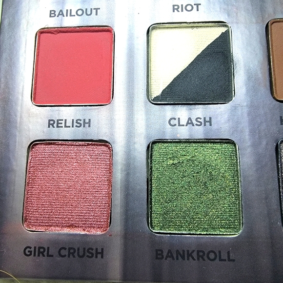 💥DISCONTINUED EXCLUSIVE LIMITED EDITION💥Urban Decay Troublemaker Palette! - Picture 6 of 7